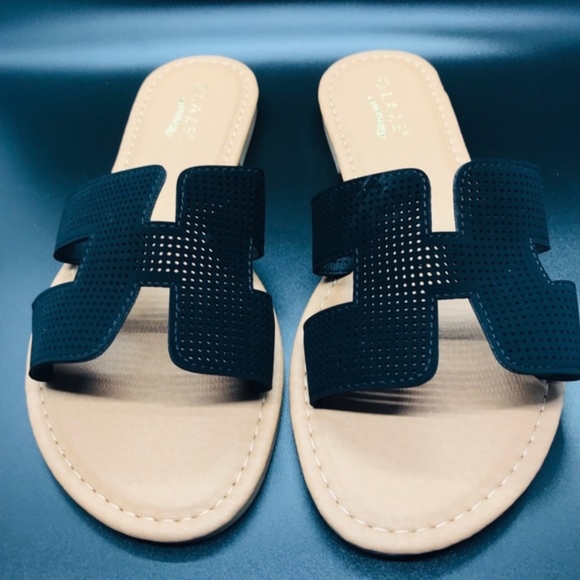 black sandals FINAL PRICE - Picture 1 of 4